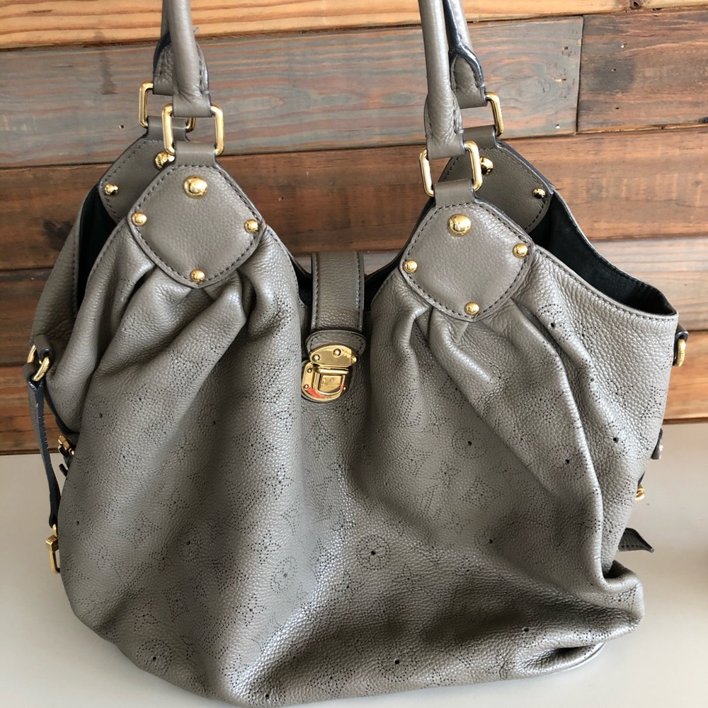 Louis Vuitton Taupe Hobo Bag in Mahina Leather